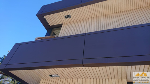 Композитный фасад на коттедже